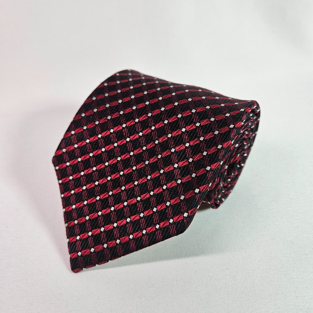 Privado 100% Silk‎ Hand Made Men Tie Geometric Red 3.75" x 59.5"